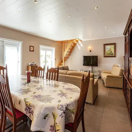 Cozy Cottage For 8 Guests, Cleaning Included Holiday home *