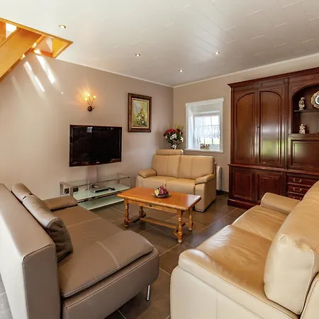 Cozy Cottage For 8 Guests, Cleaning Included Holiday home