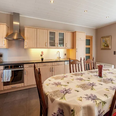 Cozy Cottage For 8 Guests, Cleaning Included Holiday home *