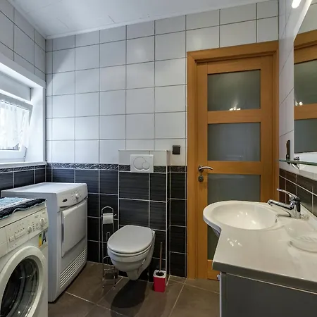 Cozy Cottage For 8 Guests, Cleaning Included Holiday home